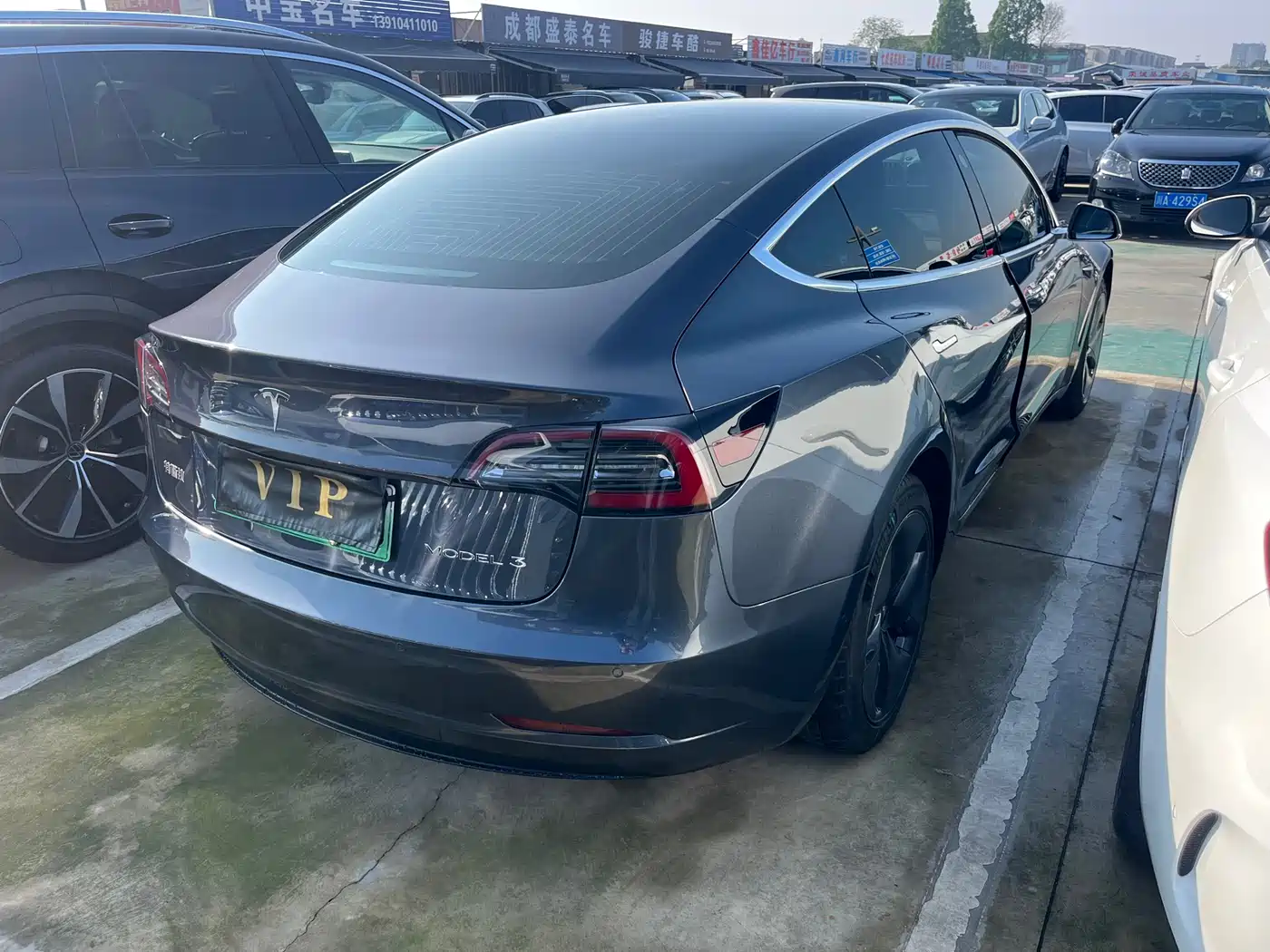 TESLA MODEL 3