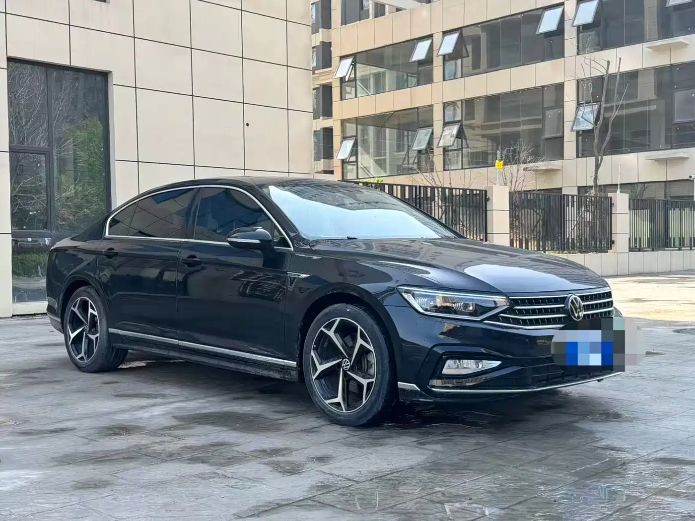 Volkswagen Magotan 2023 Model 2 Million Commemorative Edition 330TSI DSG Luxury фото 3