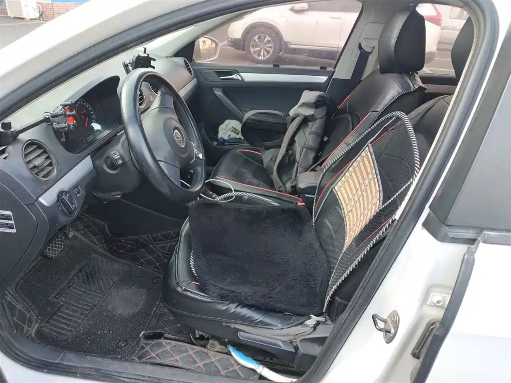 Volkswagen Jetta 2013 1.6L Automatic Comfort фото 8