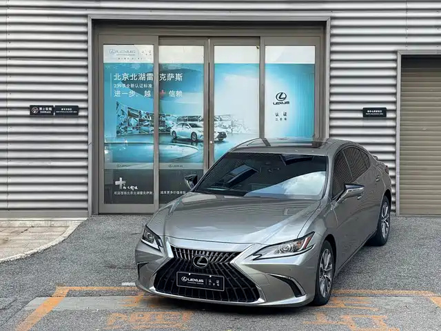 Lexus ES 2022 300h Excellence Edition — фото 1