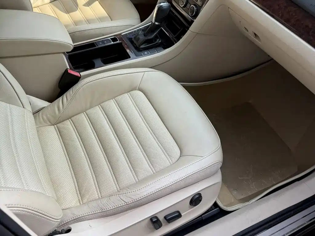 Volkswagen Passat 2012 2011 2.0TSI DSG Royal Edition