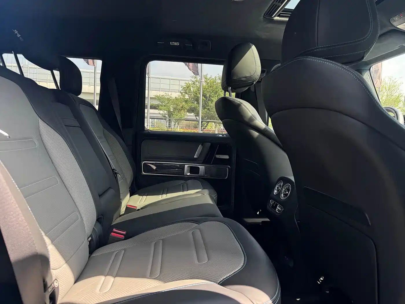 Mercedes-Benz G-Class New Energy 2025 G580 Launch Special Edition фото 16