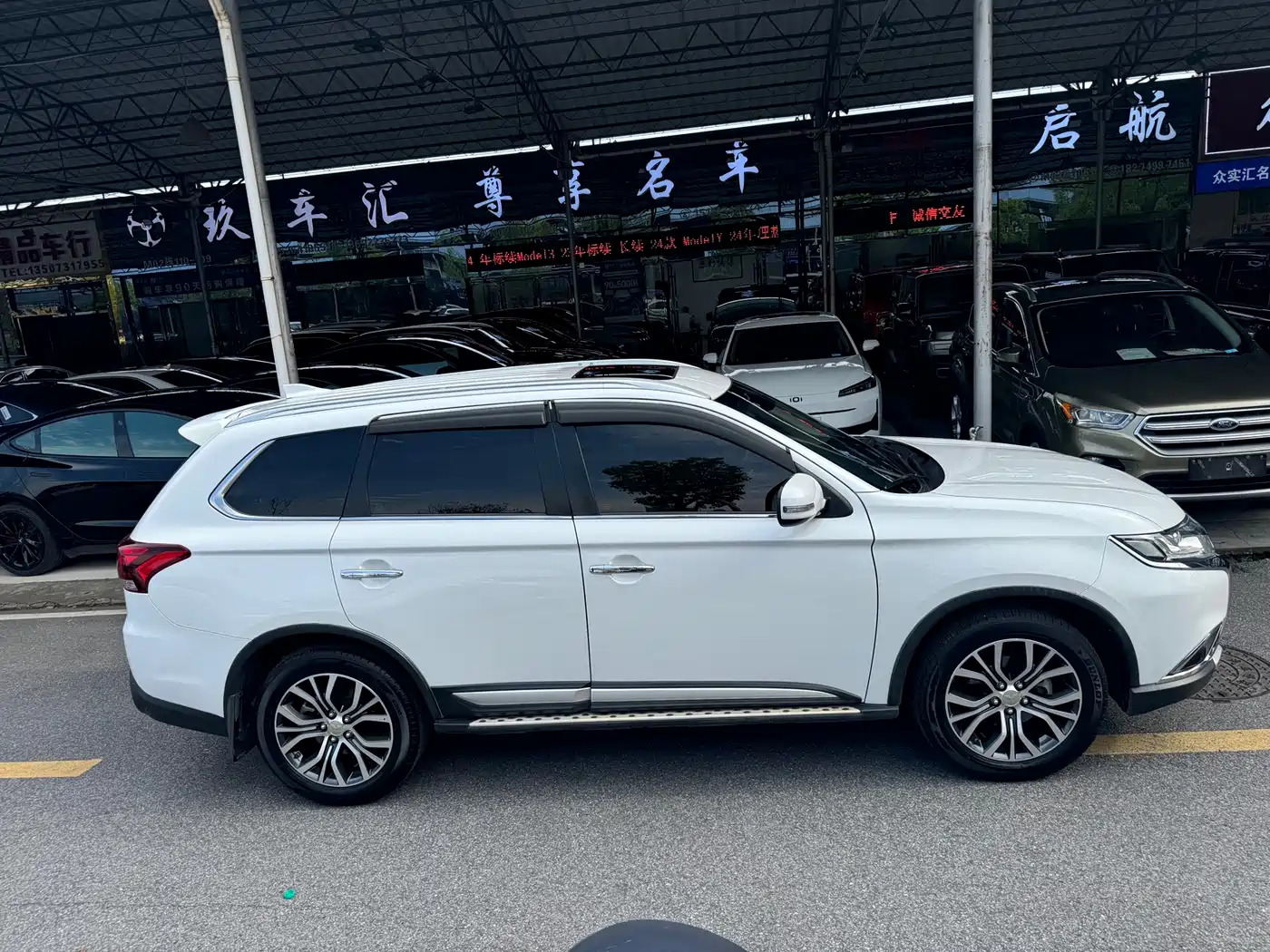 Mitsubishi Outlander 2018 2.4L 4WD Elite Edition 5-seater фото 4