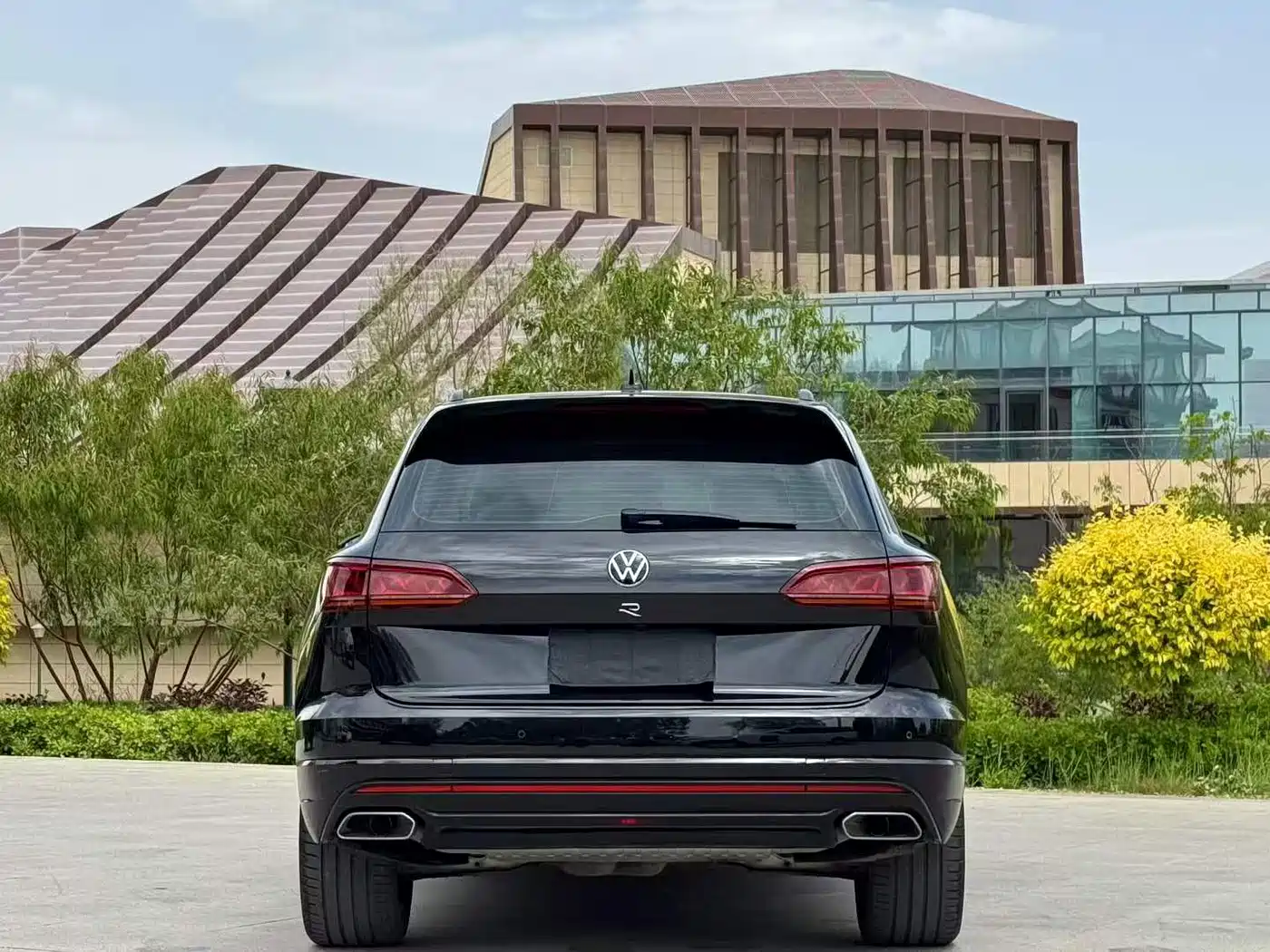 Volkswagen Touareg 2022 3.0TSI Rui Xiang Edition Gloss Black Sport Package фото 8