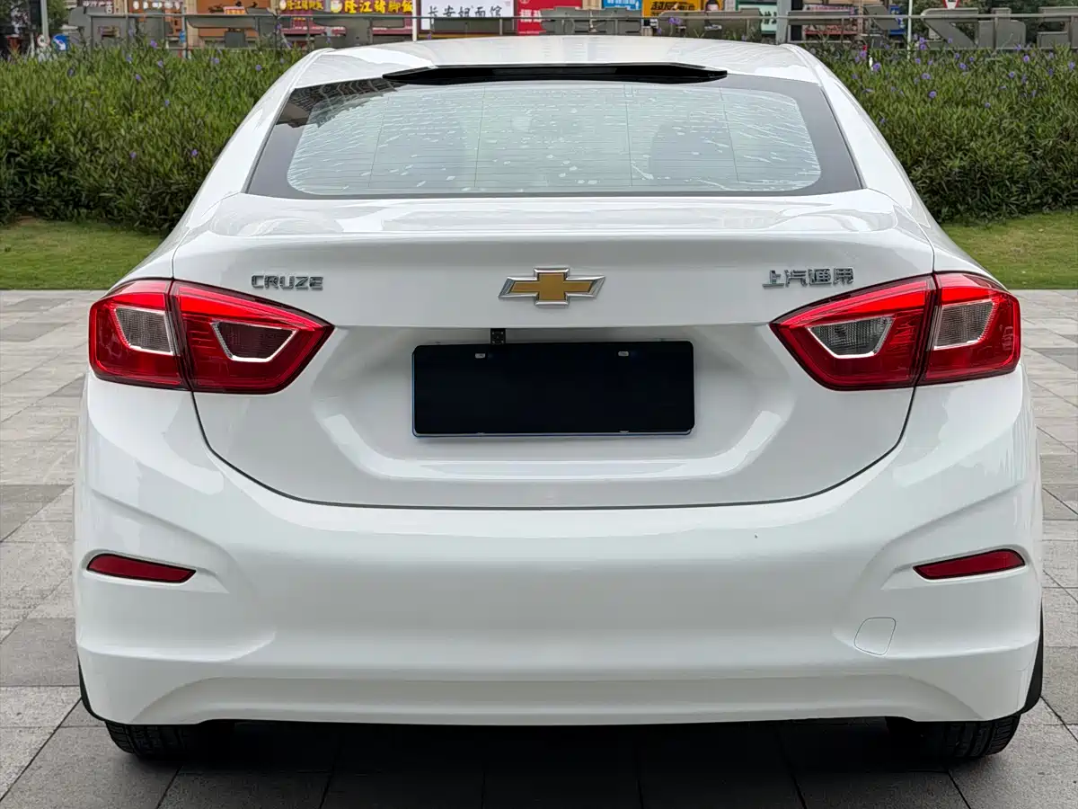 Chevrolet Cruze 2017 1.5L Automatic Pioneer Sunroof фото 5