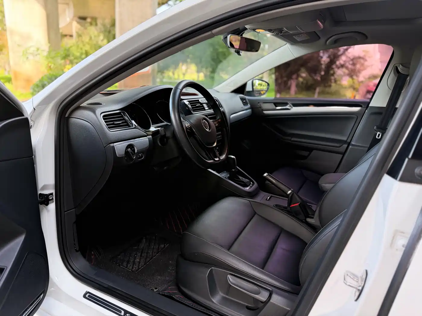Volkswagen Sagitar 2018 1.6L Automatic Comfort фото 11