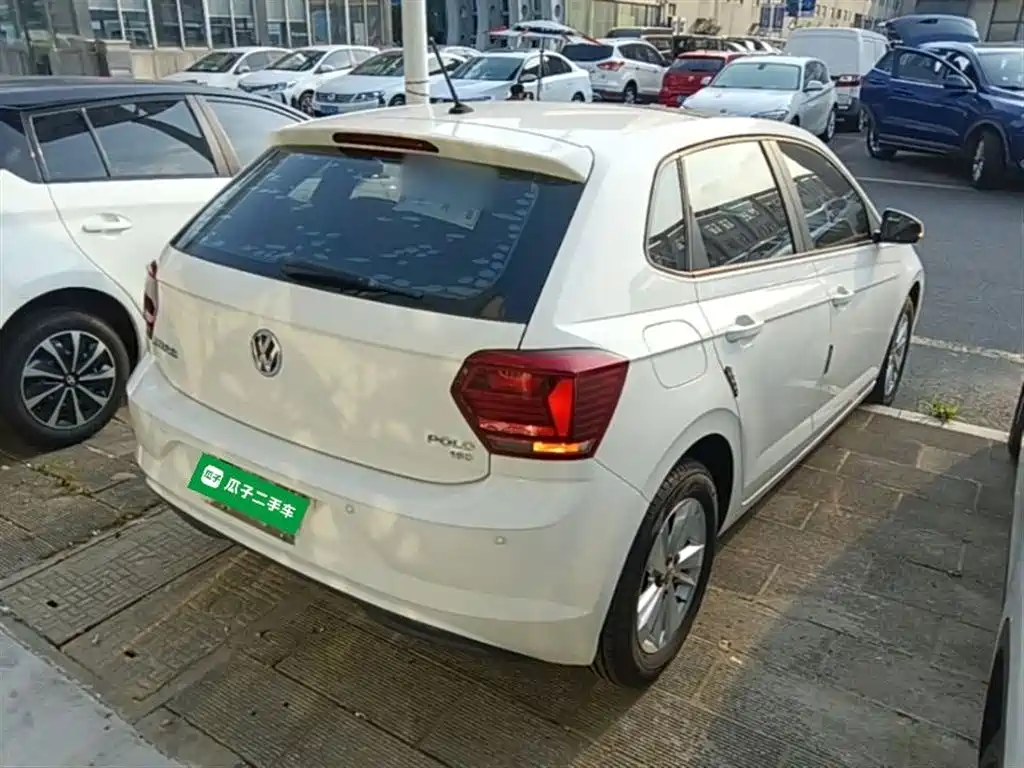VOLKSWAGEN POLO