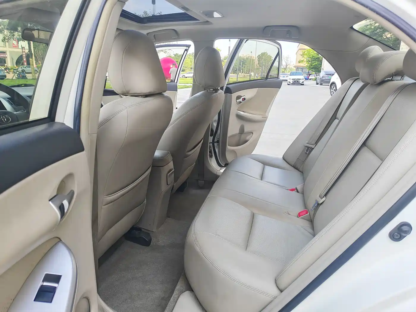 Toyota Corolla 2013 Special Edition 1.6L Automatic Cool GL фото 7