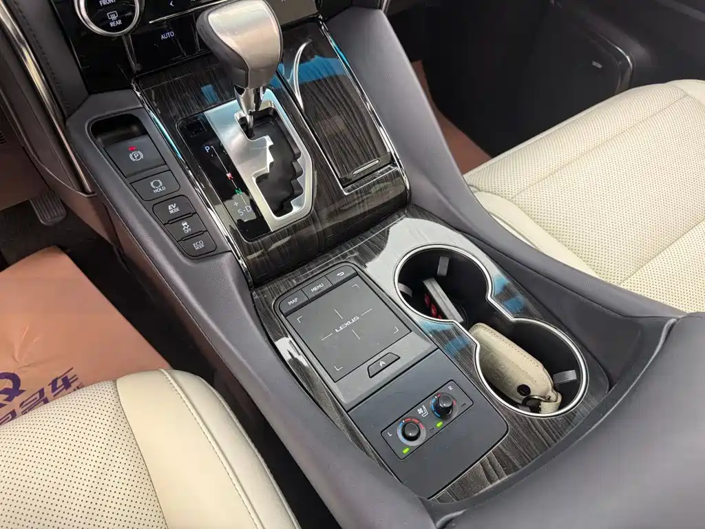 Lexus LM 2020 2020 300h Seven-Seater Elegance Edition