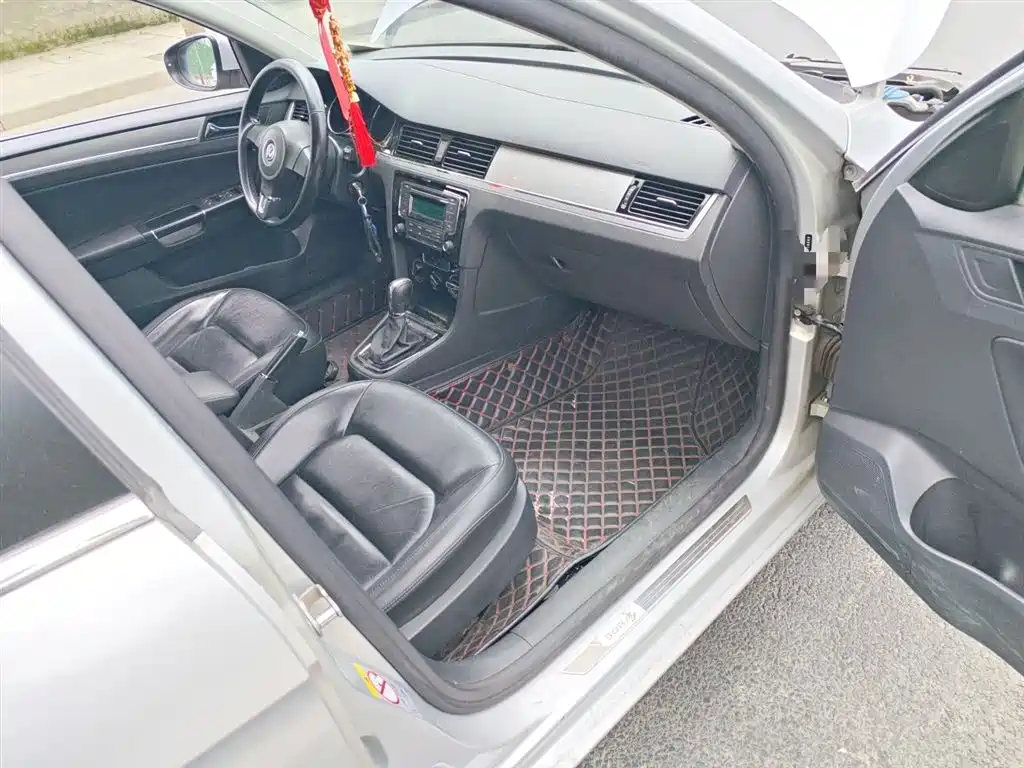 Volkswagen Bora 2014 1.6L Automatic Comfort Edition фото 21