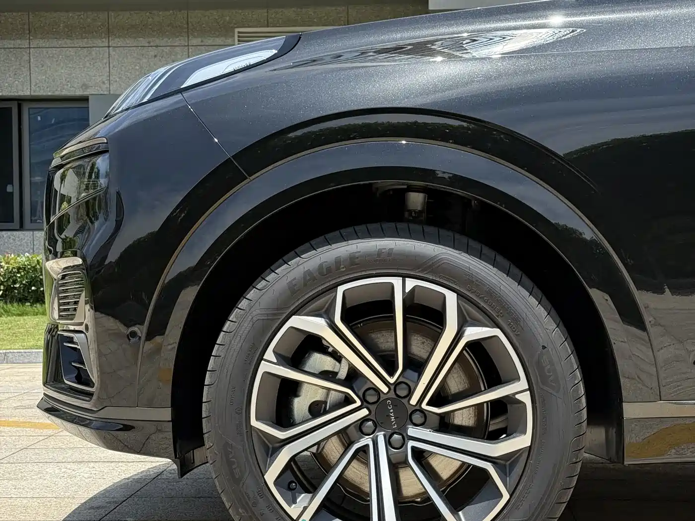 Lynk & Co 09 EM-P 2025 Model 2.0TD EM-P 4WD Max 5-Seater фото 5
