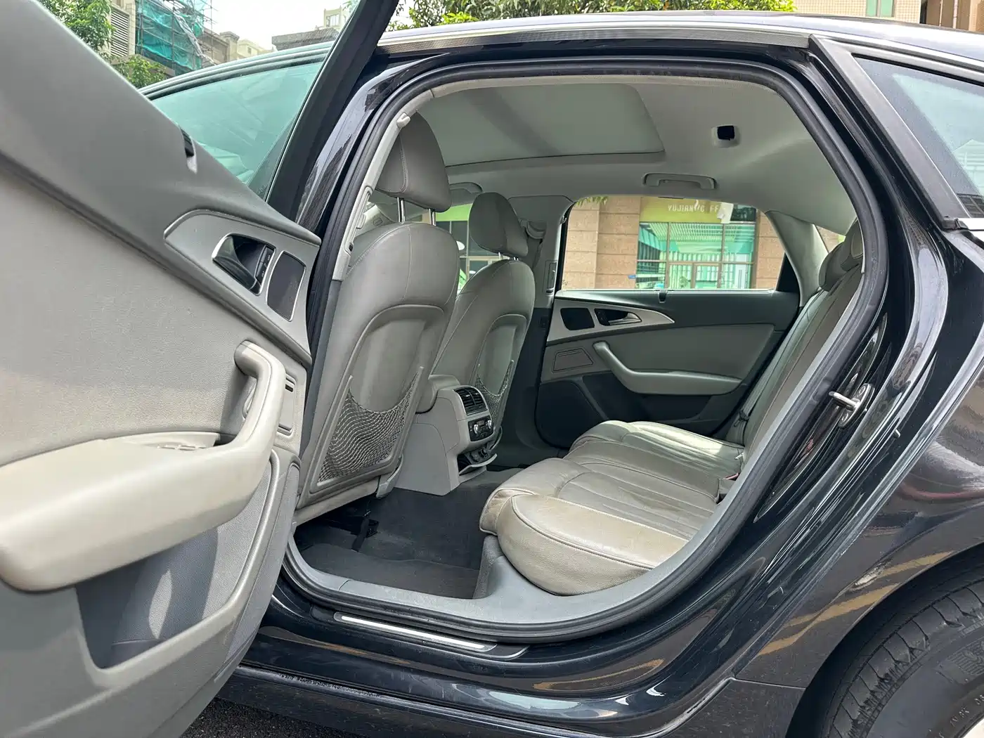 Фото 13 - Audi A6L