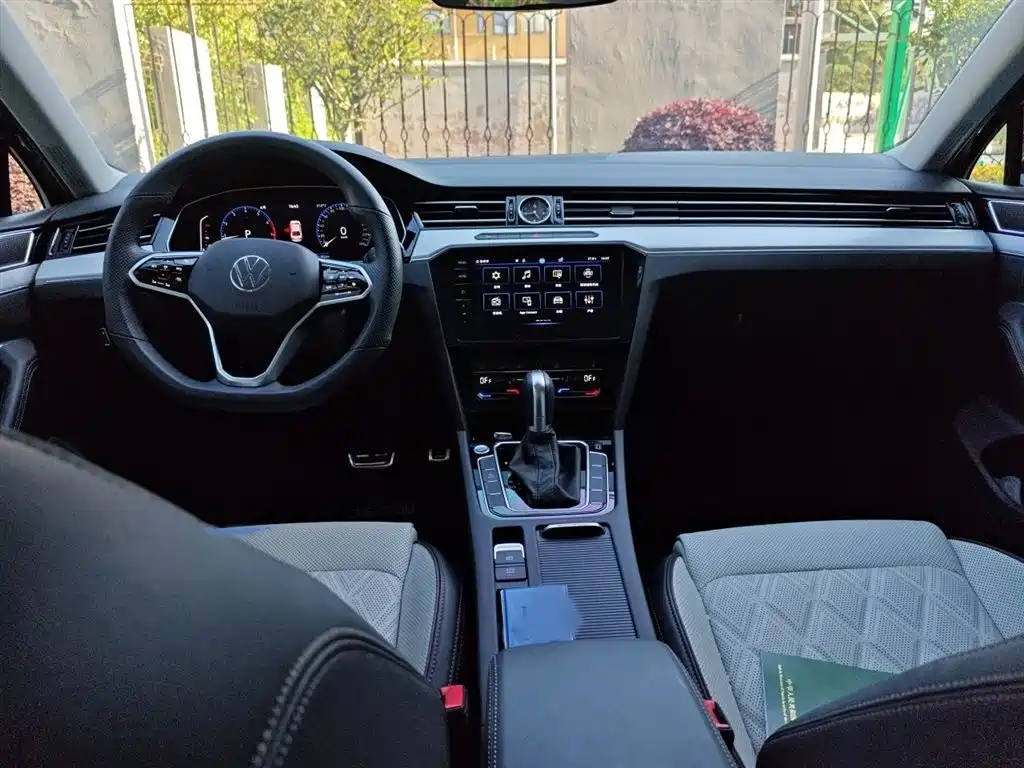 Volkswagen Magotan 2023 Model 2 Million Commemorative Edition 330TSI DSG Luxury фото 23