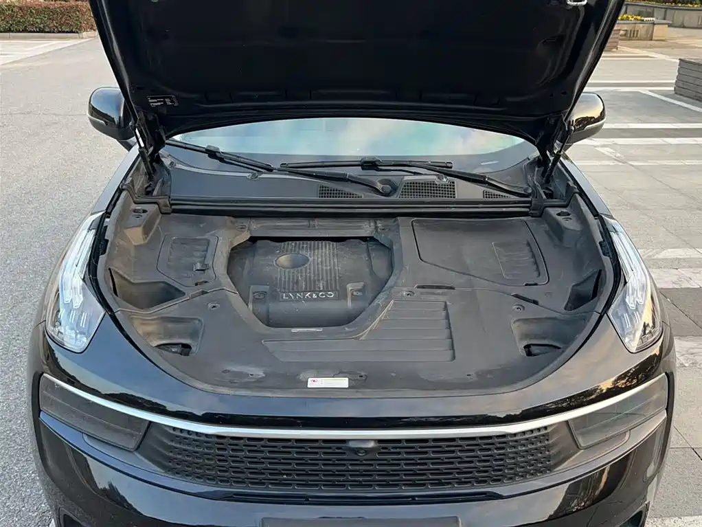 Lynk & Co 01 2019 2.0T AWD Pro Edition China V фото 17