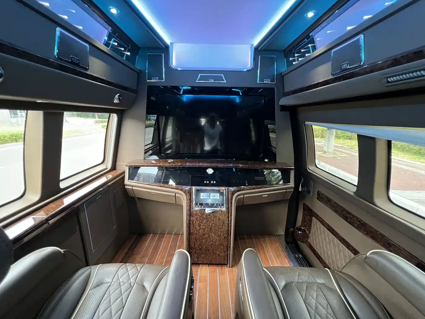 GMC Savana 2018 2017 6.0L G660S Elegance Panoramic Roof Edition