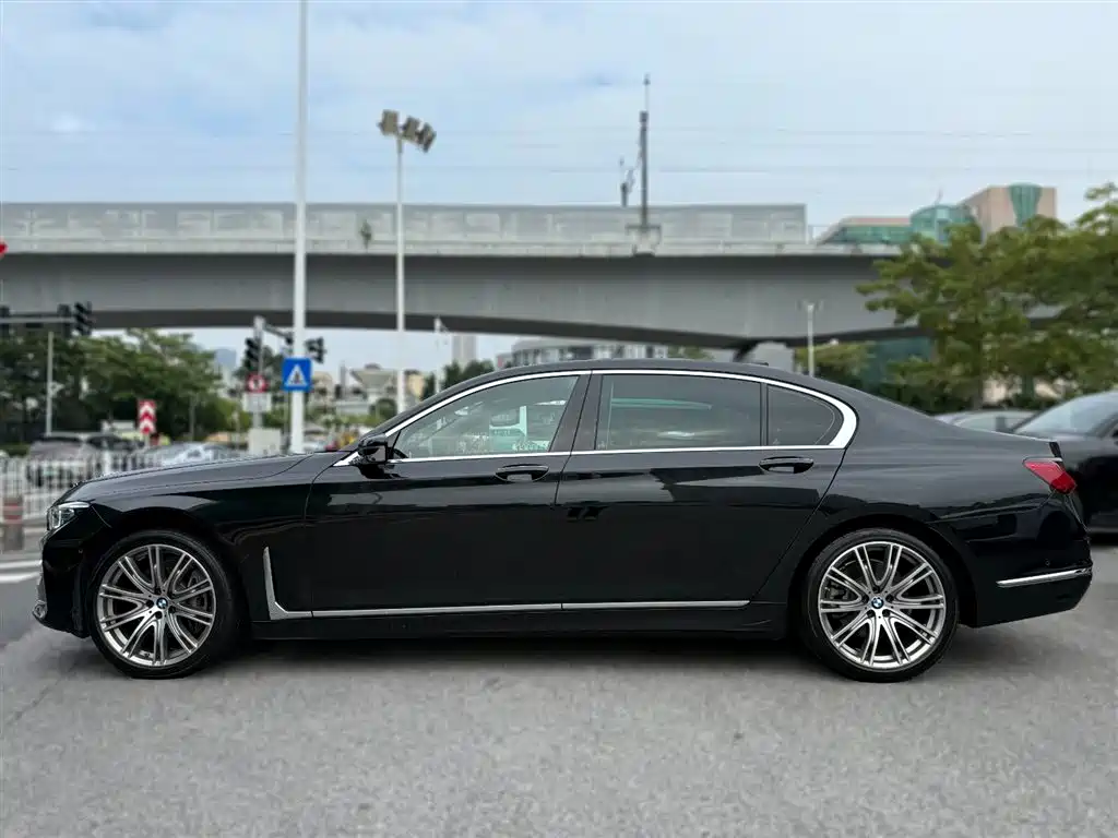 BMW 7 Series 2019 Facelift 740Li xDrive Executive Luxury Package фото 3