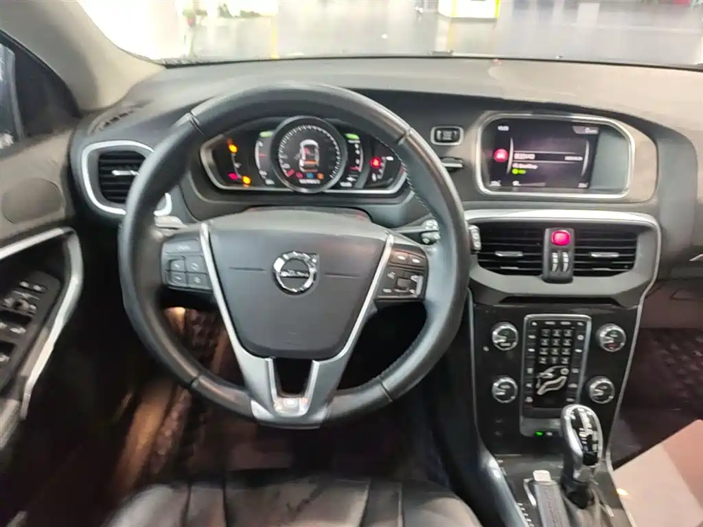 Volvo V40 2019 2019 T3 Momentum