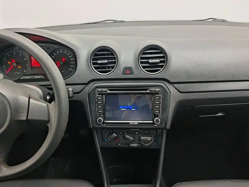 Volkswagen Jetta 2015 1.6L Manual Trend фото 12