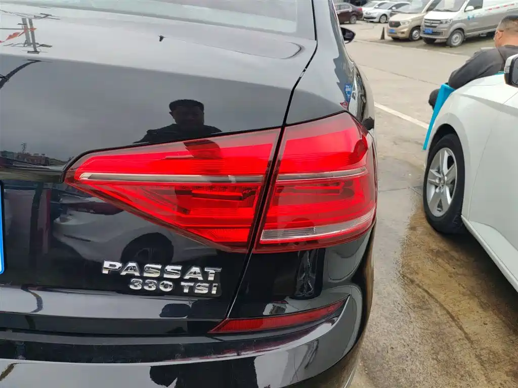 Volkswagen Passat 2017 330TSI DSG Prestige фото 8