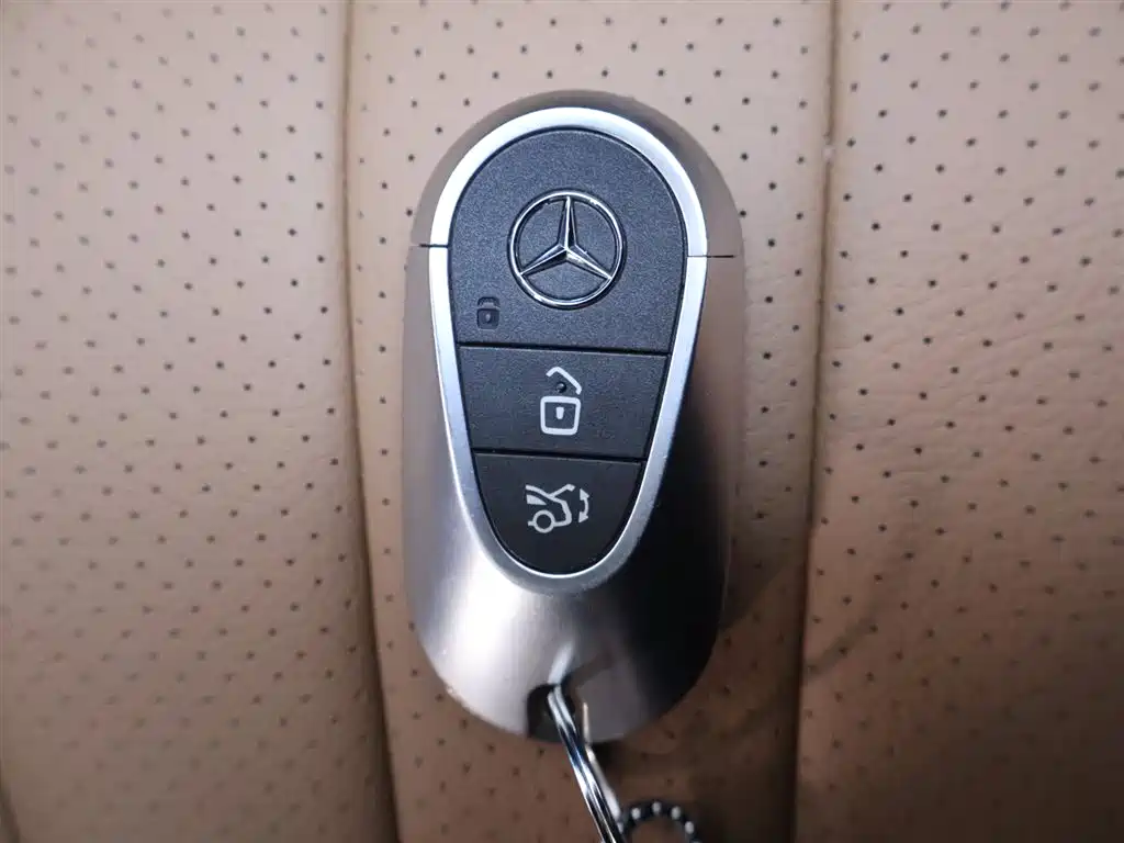Mercedes-Benz E-Class 2024 E 300 L Fashion фото 25