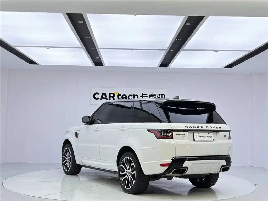 Land Rover Range Rover Sport 2022 3.0 L6 Gloss Black Edition фото 3
