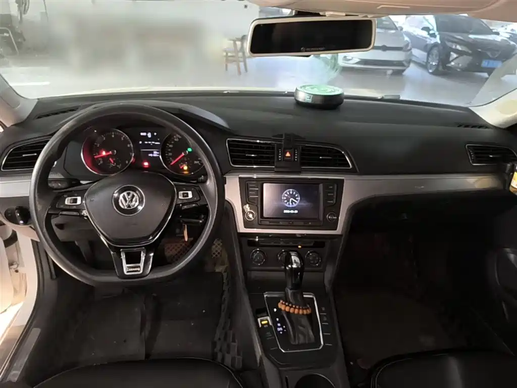 Volkswagen Lamando 2017 230TSI DSG Trend Edition фото 10