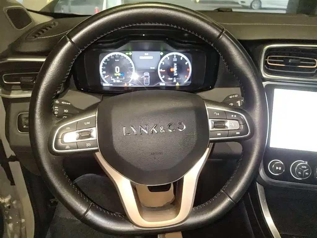 Lynk & Co 01 2017 2.0T 2WD Pro Version фото 11