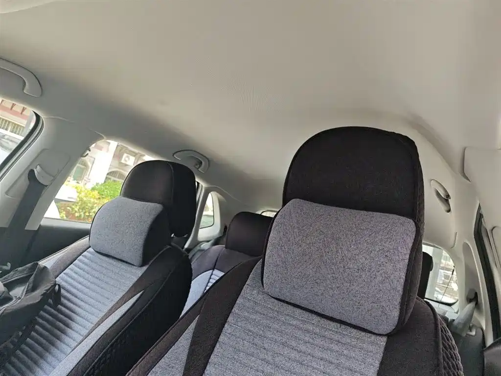 Volkswagen Polo 2018 1.5L Manual Safe Drive фото 14