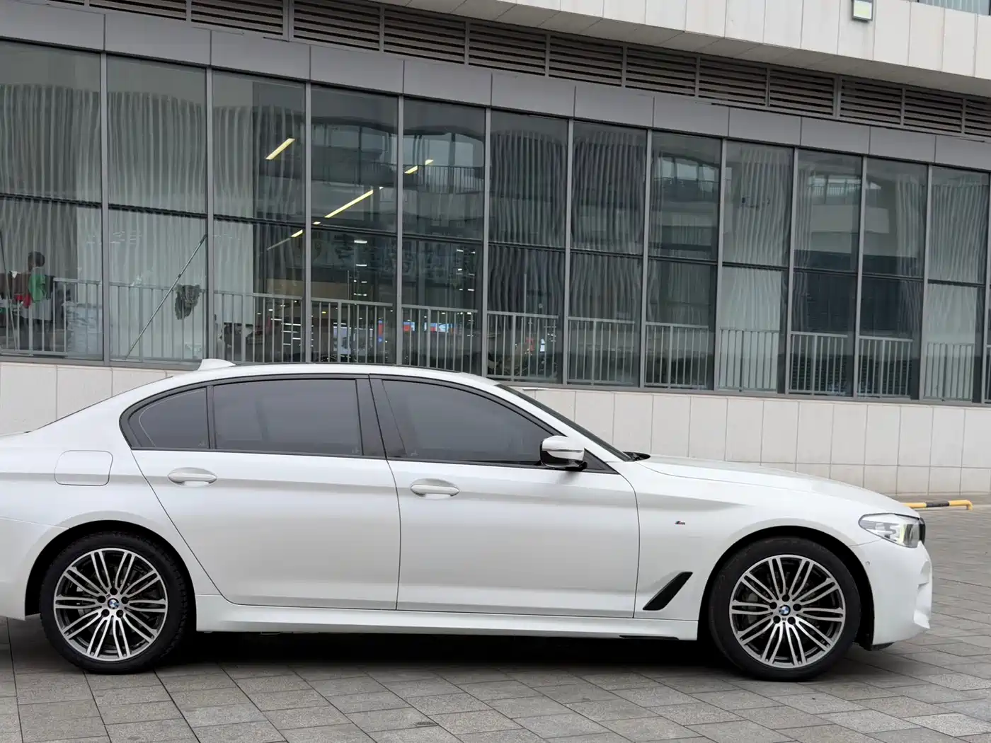 BMW 5 Series 2019 530Li Leading M Sport Package фото 4