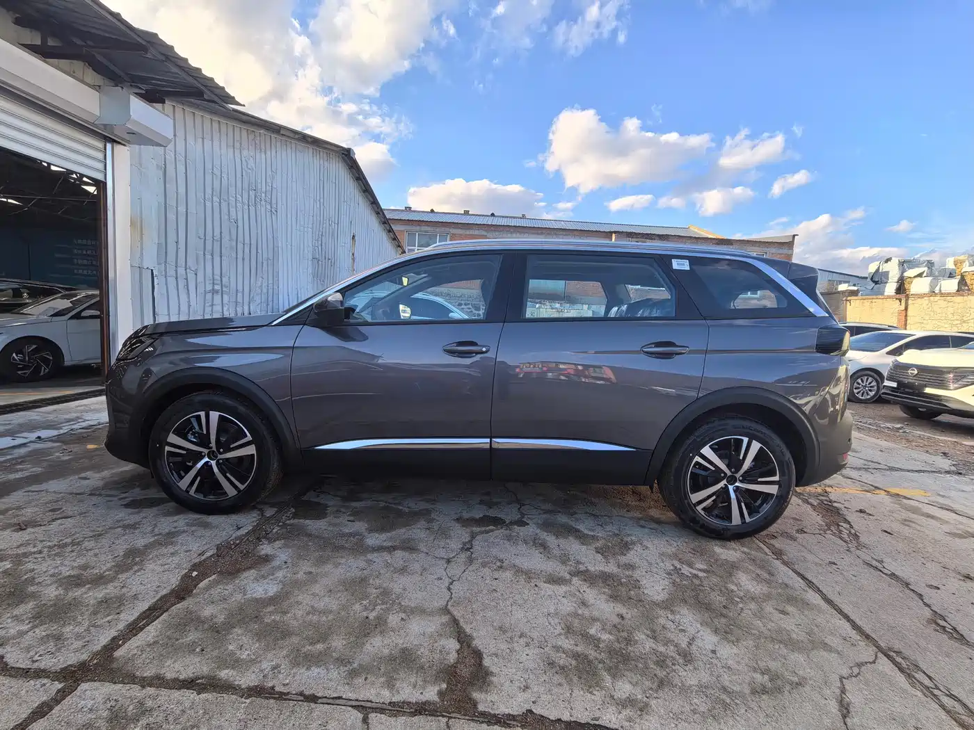 Peugeot 5008 фото 9