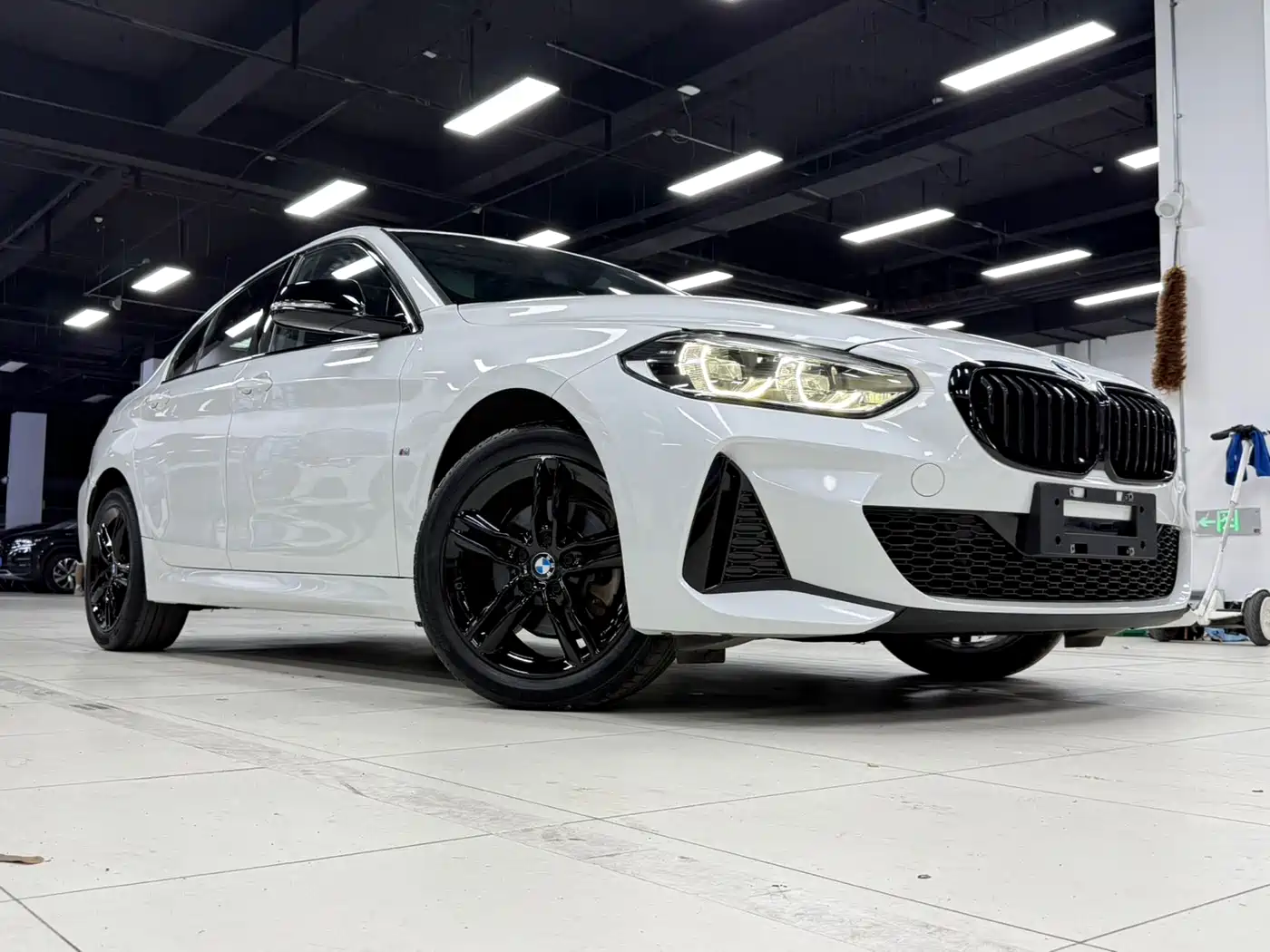 BMW 1 Series 2022 120i M Sport Shadow Edition фото 2