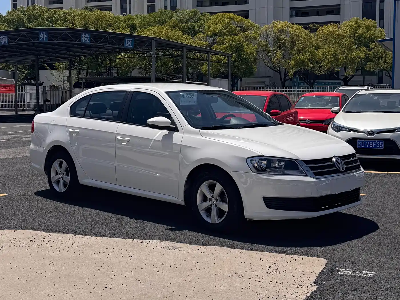 Volkswagen Lavida 2013 Facelift Classic 1.6L Automatic Trend фото 3
