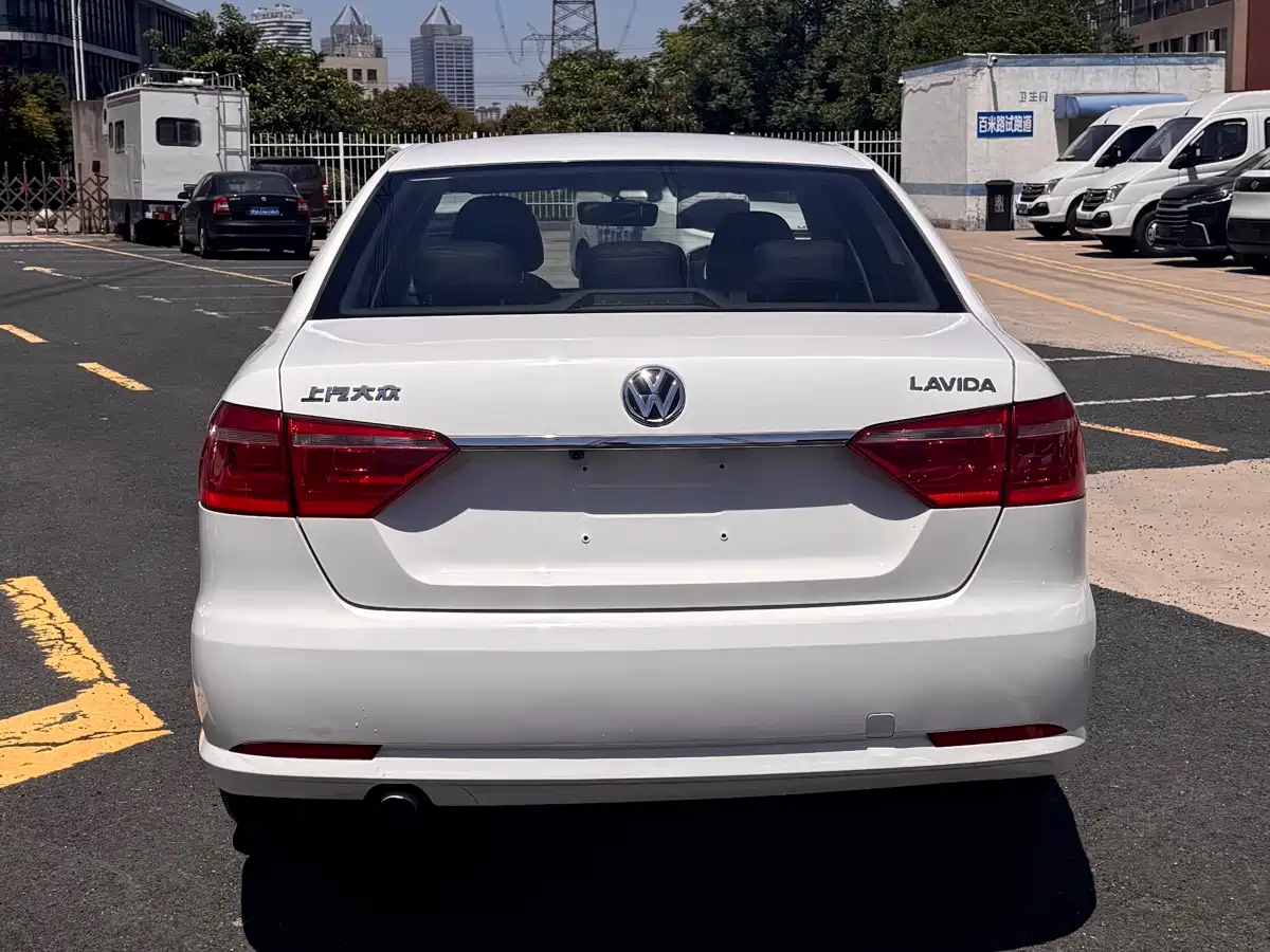 Volkswagen Lavida 2013 Facelift Classic 1.6L Automatic Trend фото 5