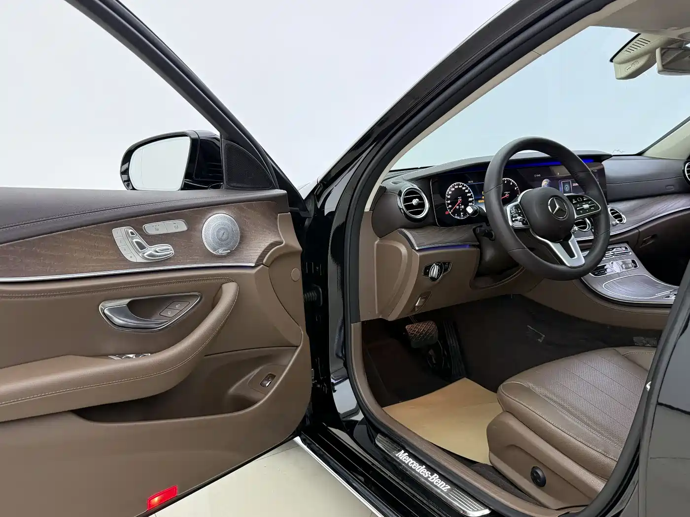 Mercedes-Benz E-Class 2020 E 300 L Luxury Model фото 5