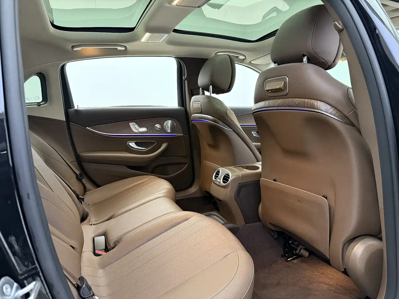 Mercedes-Benz E-Class 2020 E 300 L Luxury Model фото 16