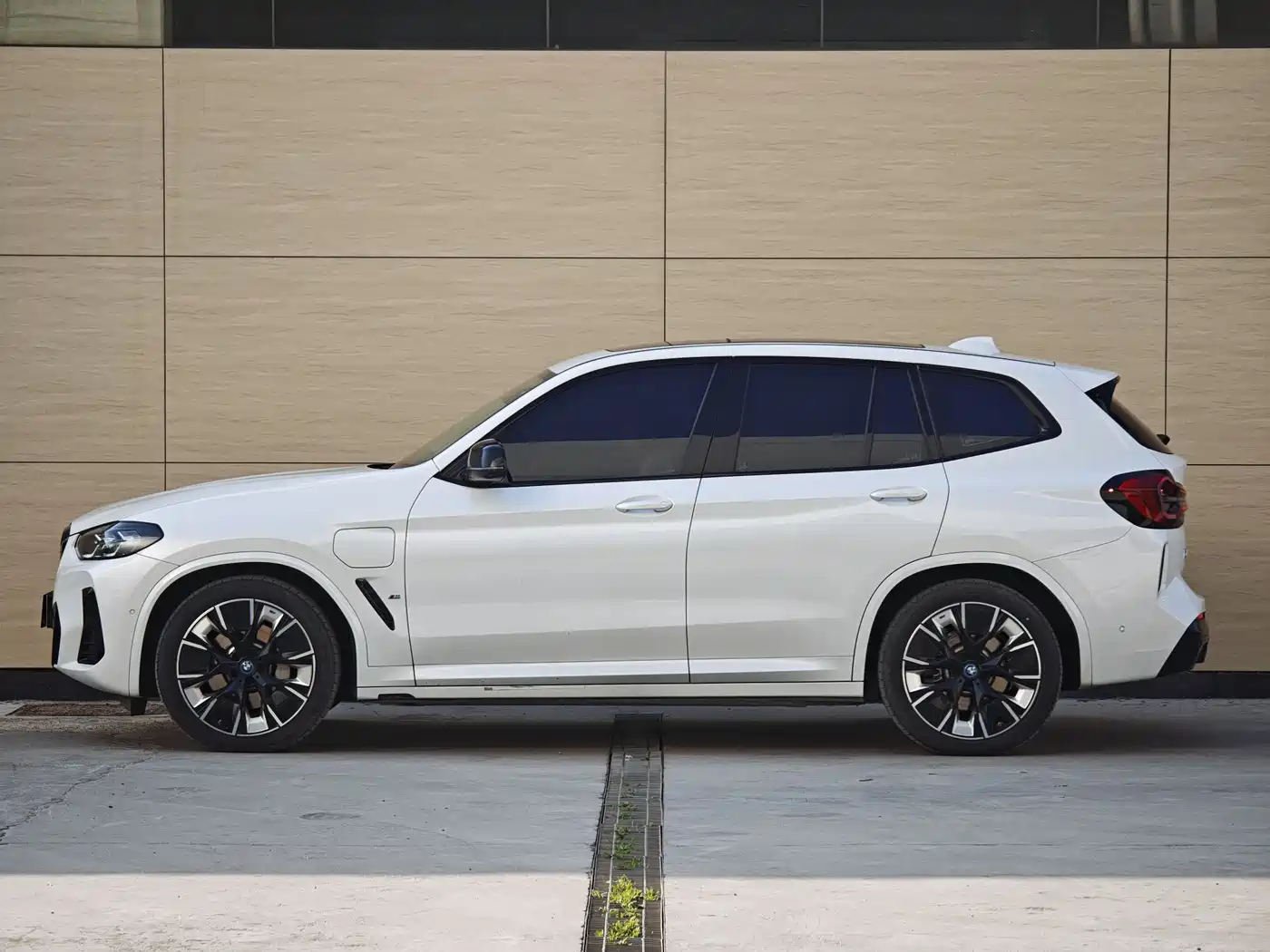 BMW iX3 2024 Innovation Leader фото 2