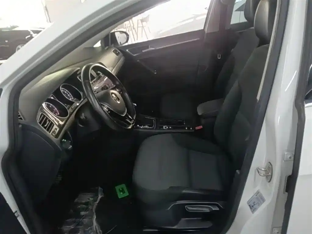 Volkswagen Golf 2018 230TSI Automatic Comfort фото 15