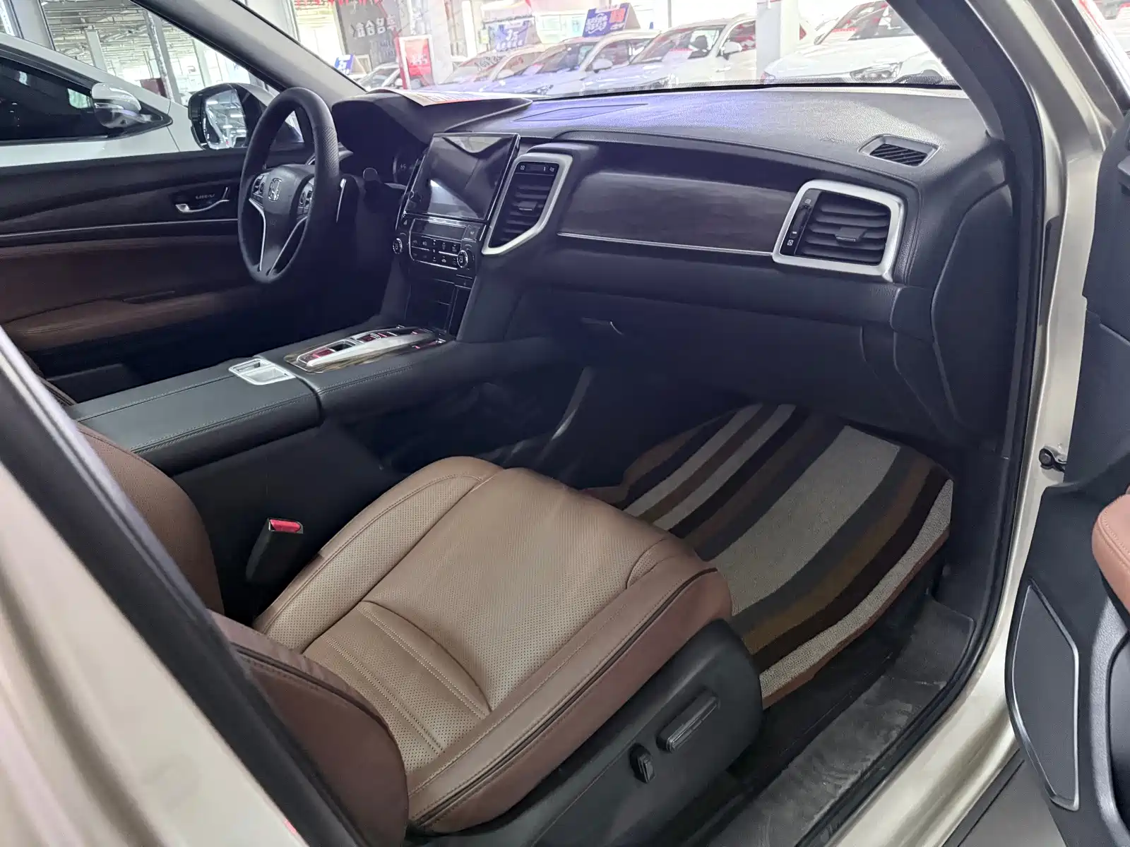 Фото 20 - Honda UR-V