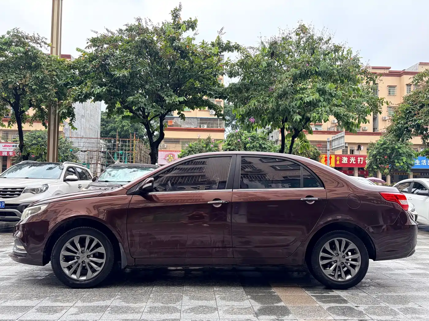 Фото 4 - Geely Vision
