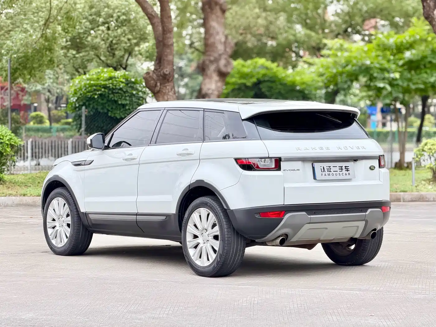 Land Rover Range Rover Evoque 2017 2.0T SE Smart Shine Edition фото 7