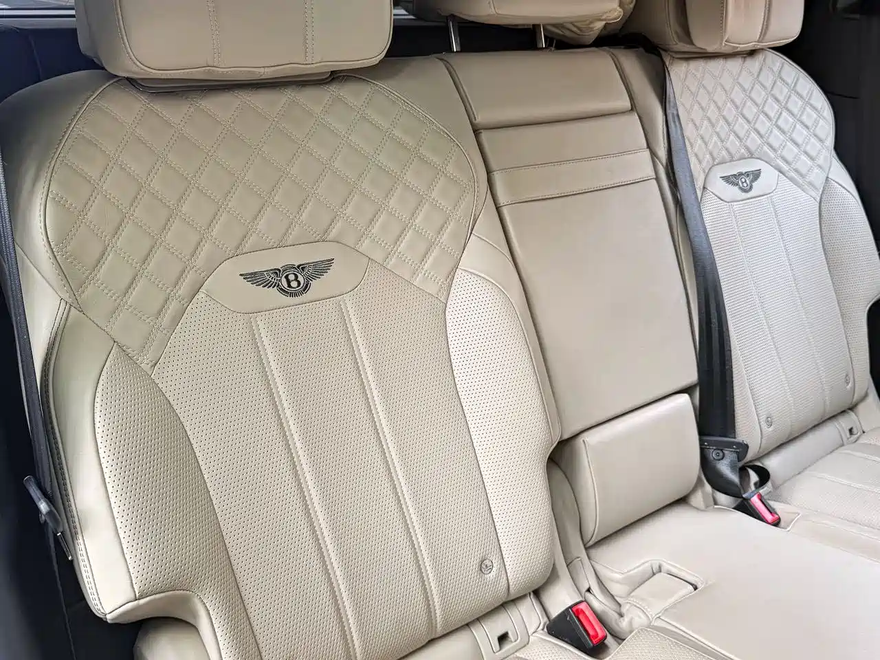 BENTLEY TIMYUE PLUG IN HYBRID