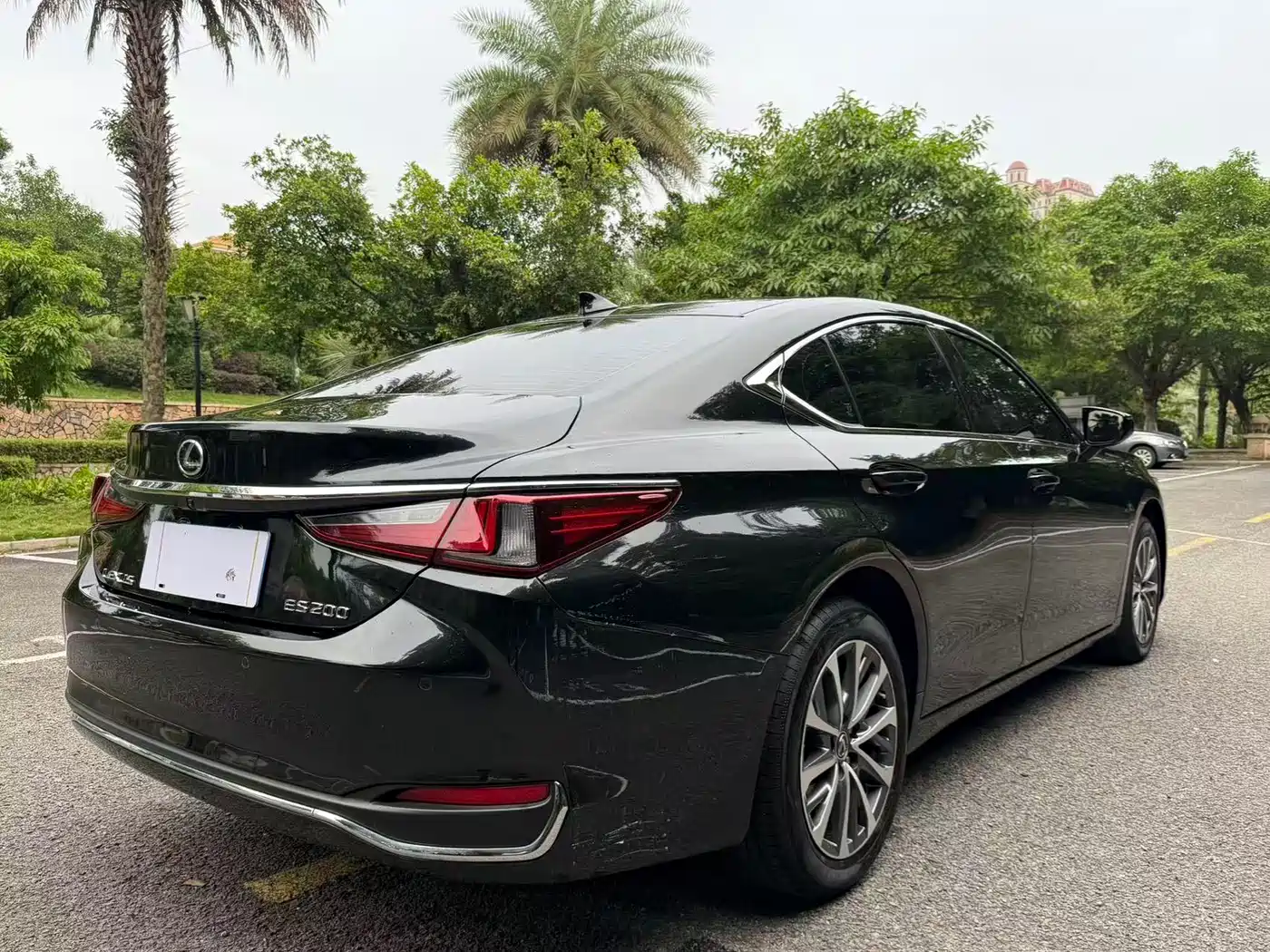 Lexus ES 2023 200 Excellence Edition фото 9