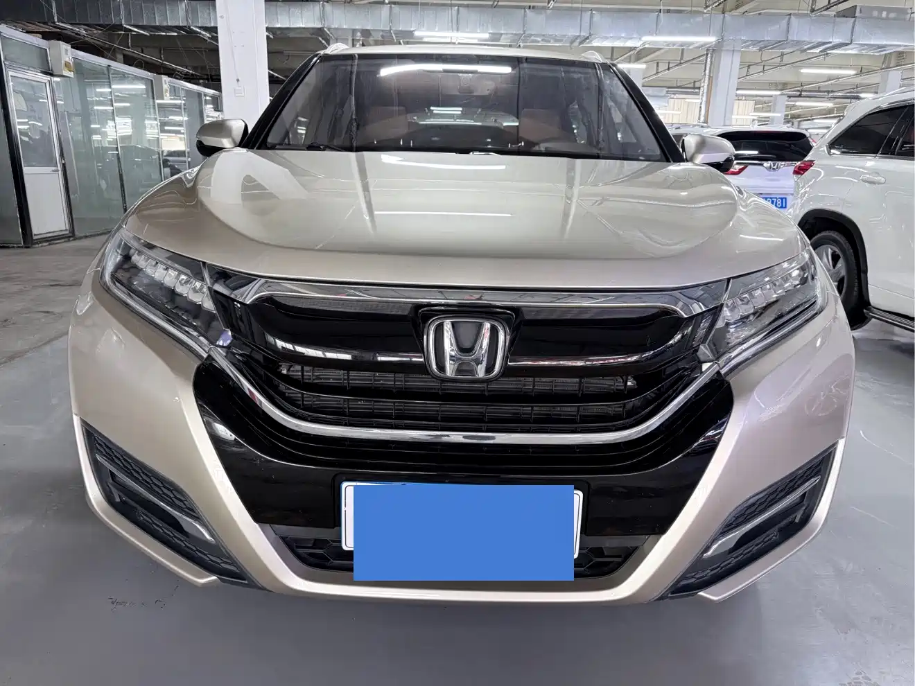 Фото 2 - Honda UR-V