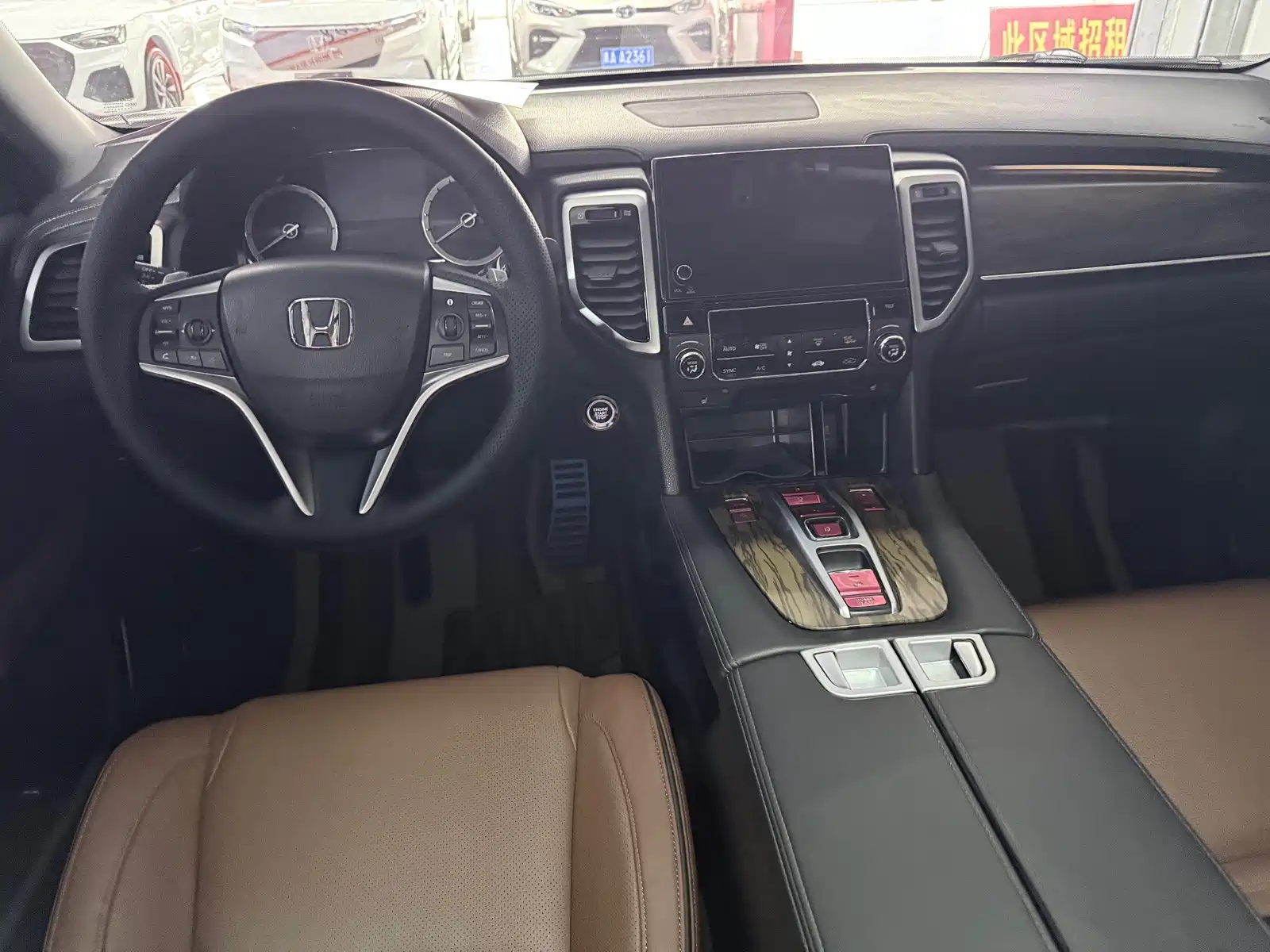 Фото 12 - Honda UR-V
