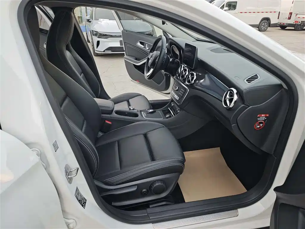 Mercedes-Benz GLA 2018 GLA 200 Fashion фото 11