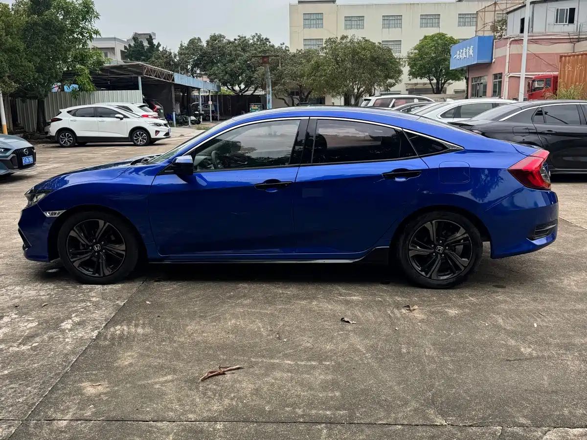 Фото 6 - Honda Civic