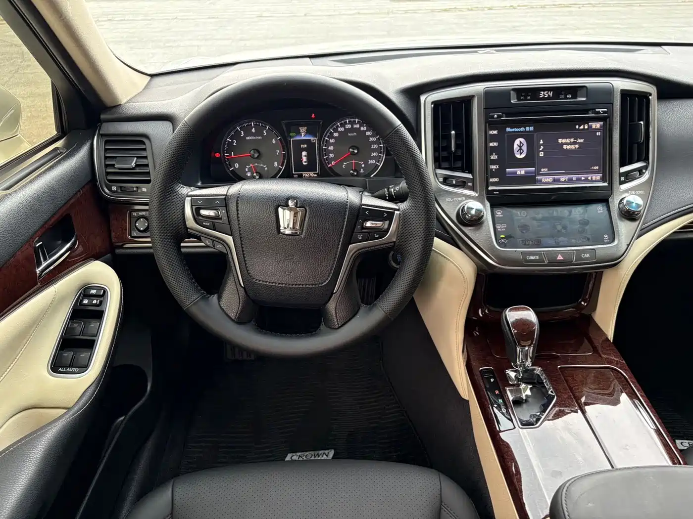 Фото 7 - Toyota Crown