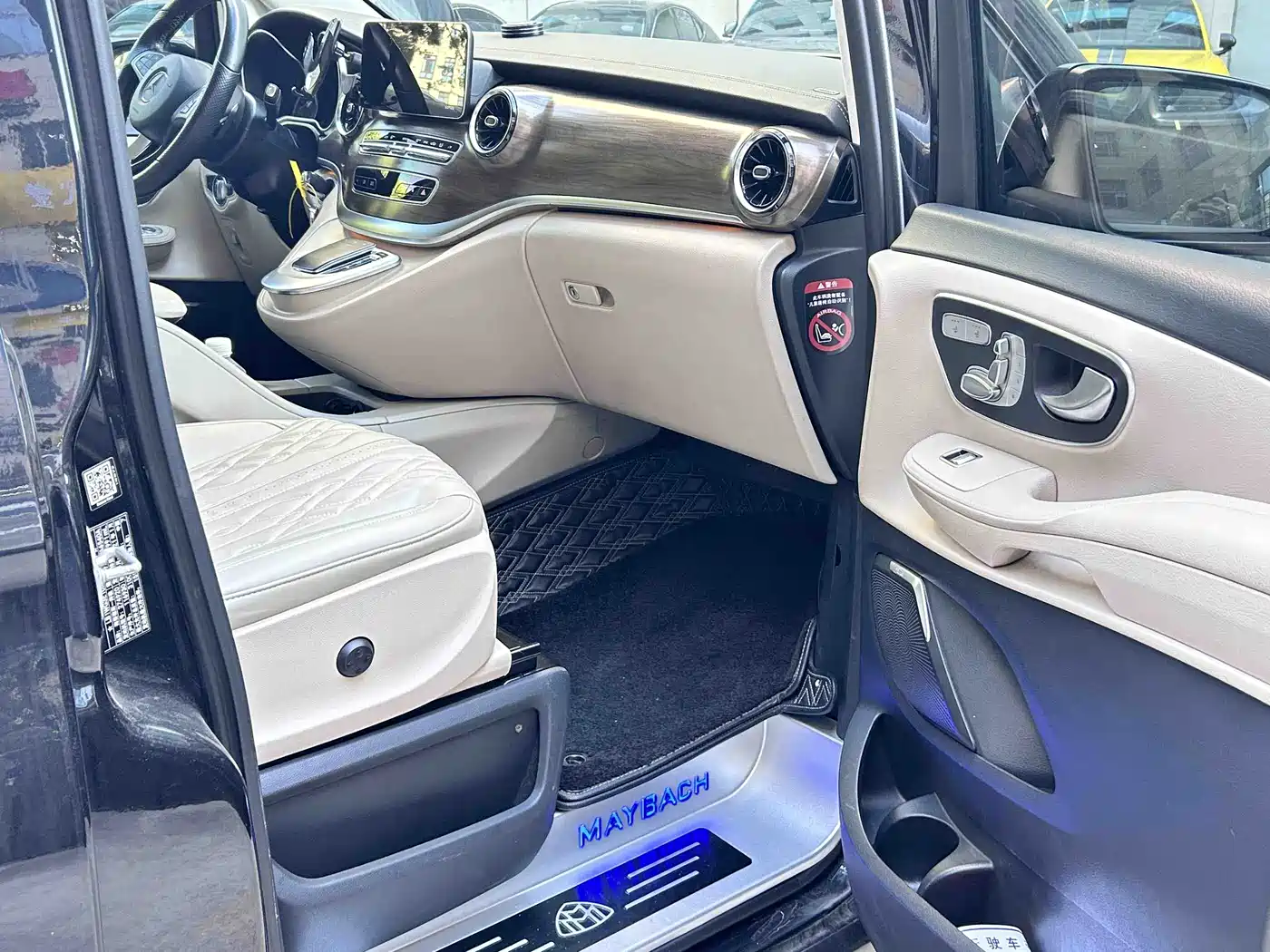 Mercedes-Benz V-Class 2020 Model V 260 L Long Wheelbase Luxury фото 12
