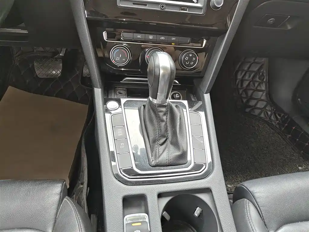 Volkswagen Magotan 2017 330TSI DSG Leading фото 14
