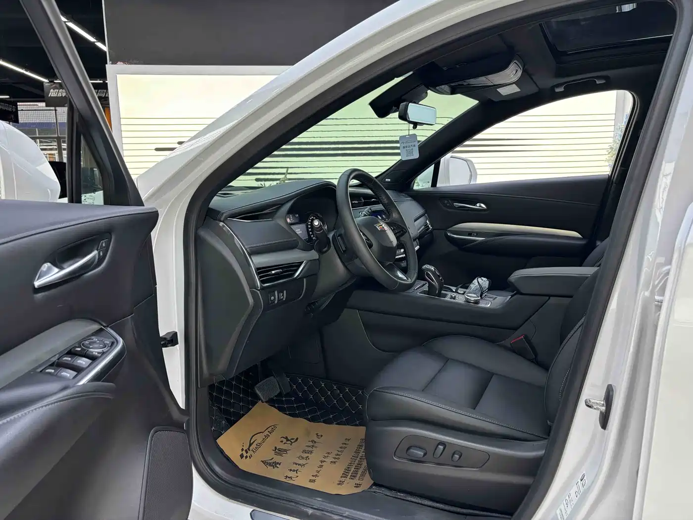 Cadillac XT4 2018 Model 28T 4WD Leading фото 6